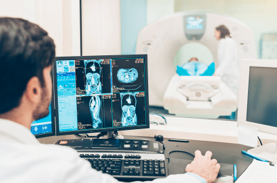 MRI-scanner en beeldvorming om MS te diagnosticeren