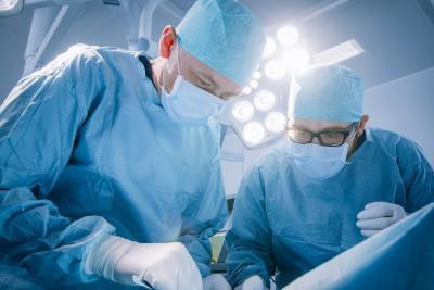 vanessa pakte haar darmklachten aan met een neurostimulator - Neurostimulator inplanten bij darmproblemen bij personen met MS