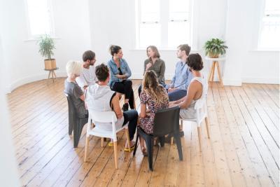 Yana bekijkt elke dag als een nieuwe dag - Lotgenotencontact bij darmproblemen bij personen met MS