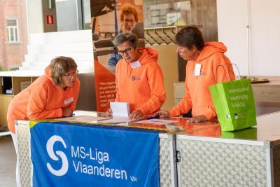 Help mee als organisatie - Vrijwilligers die helpen op een event