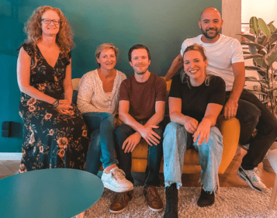 acteurs Jo Hens en Line Ellegiers, persoon met MS Sybiel Verstraete, psycholoog Stijn Clysters en maatschappelijk werker Myriam Blomme