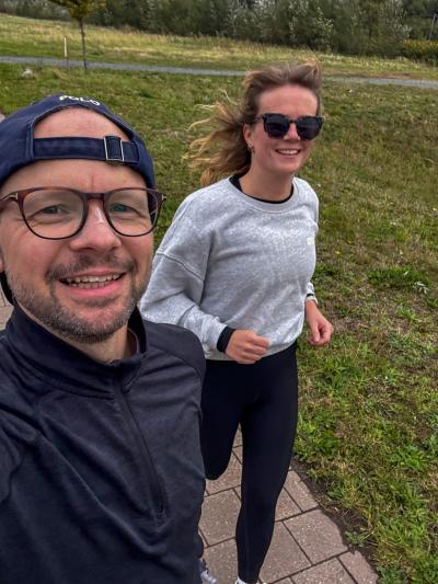 Valerie en Edwin lopen