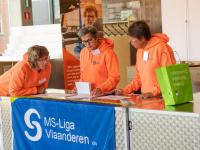 Help mee als organisatie - Vrijwilligers die helpen op een event